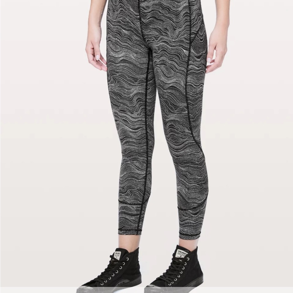 Lululemon Athletica Black and Gray Wave Leggings